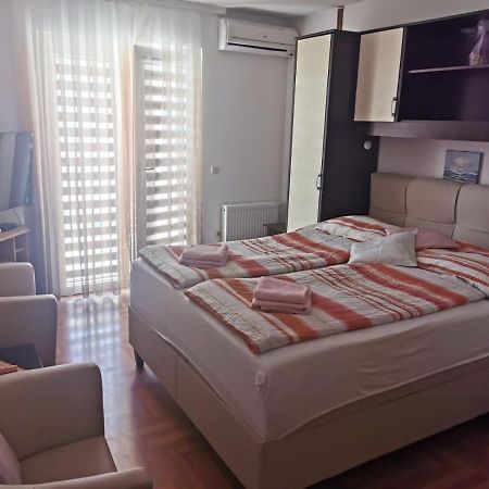 Apartments Ivi Vir Exterior photo
