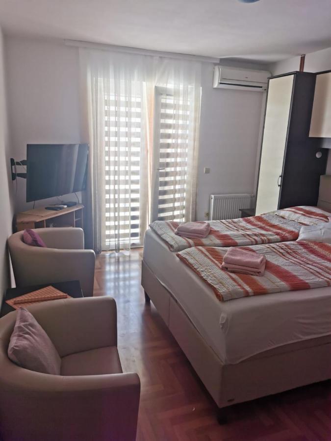 Apartments Ivi Vir Exterior photo
