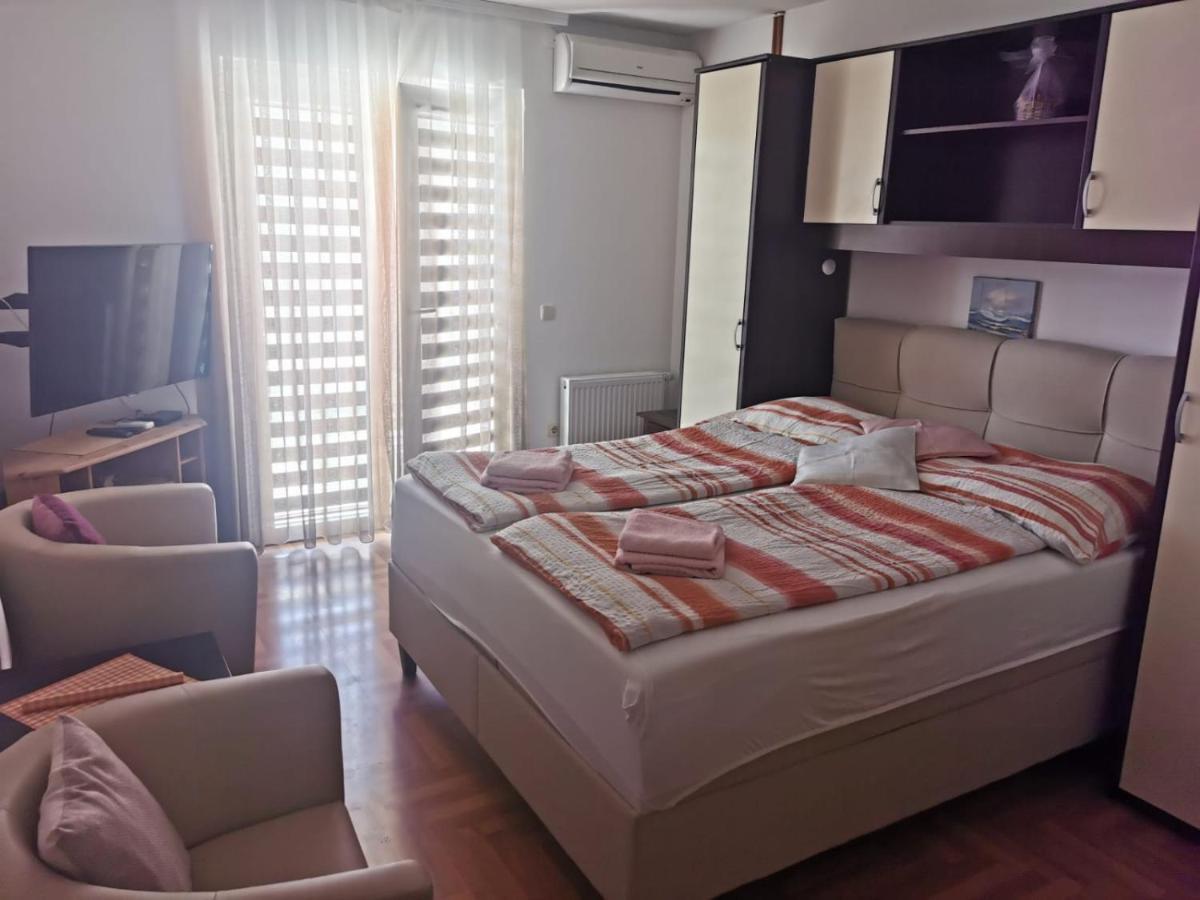 Apartments Ivi Vir Exterior photo