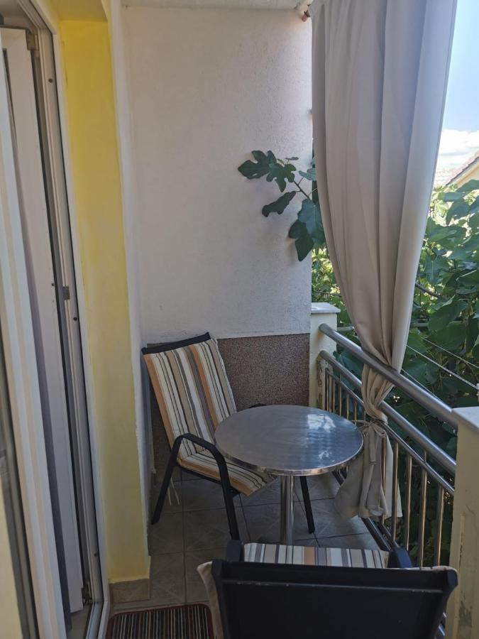 Apartments Ivi Vir Exterior photo