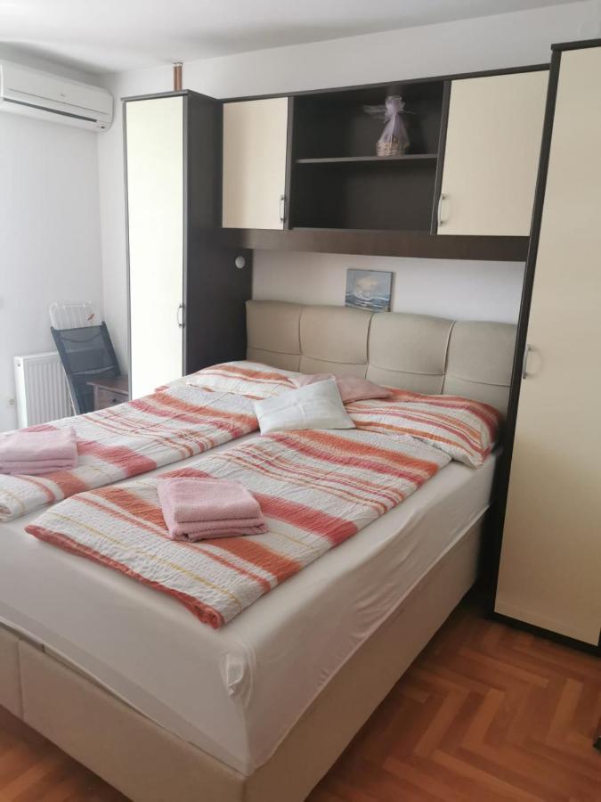 Apartments Ivi Vir Exterior photo