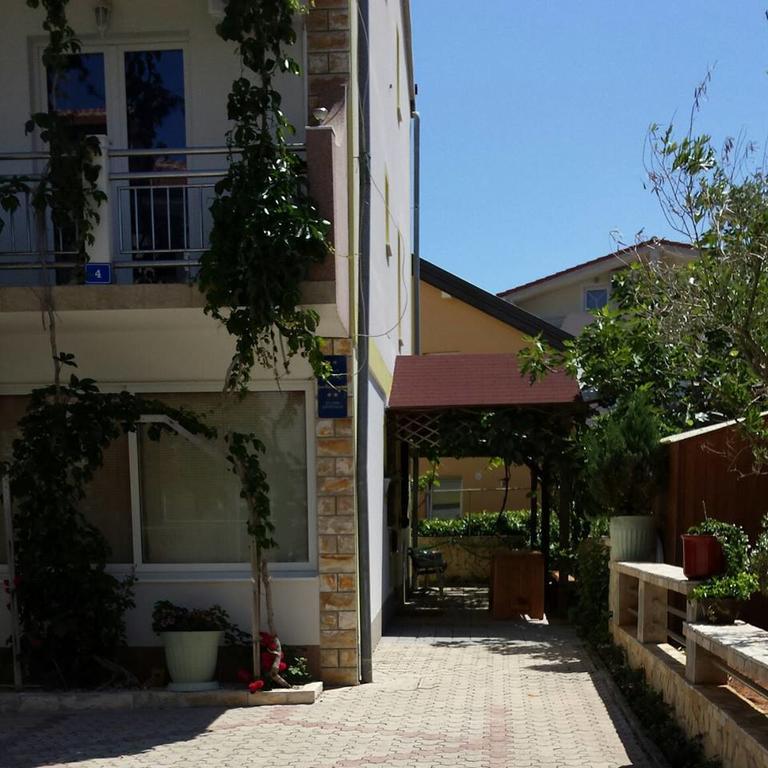 Apartments Ivi Vir Exterior photo