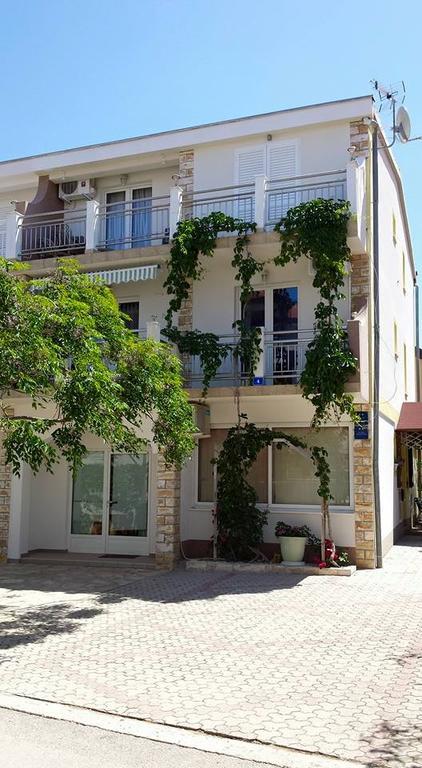 Apartments Ivi Vir Exterior photo